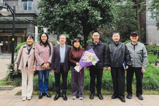弘扬敬老美德 传递学院关怀—艺术与传媒学院开展2026年“敬老月”走访慰问活动