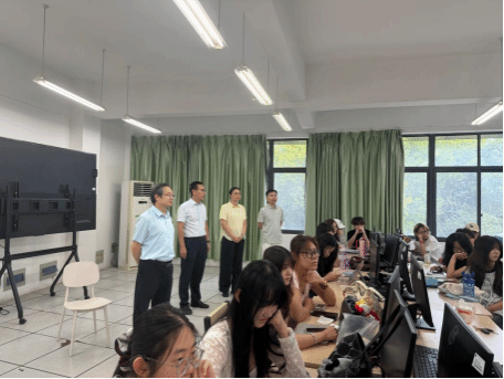 秋启新程，聚力提质｜艺术与传媒学院领导班子深入课堂开展2026年秋季学期开学听课调研