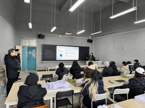 艺术与传媒学院领导班子新学期开展听课调研